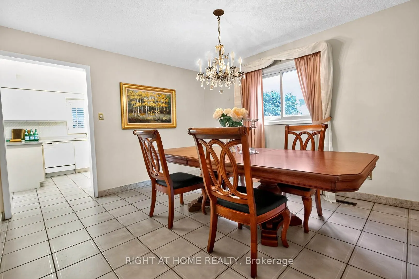 1084 Grandeur Crescent