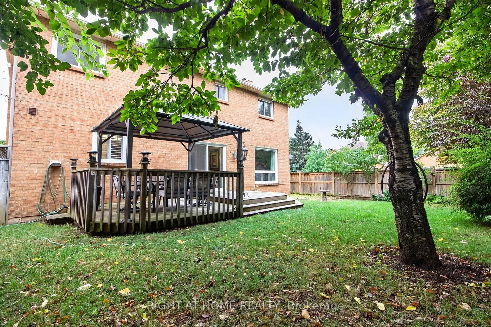 1084 Grandeur Crescent