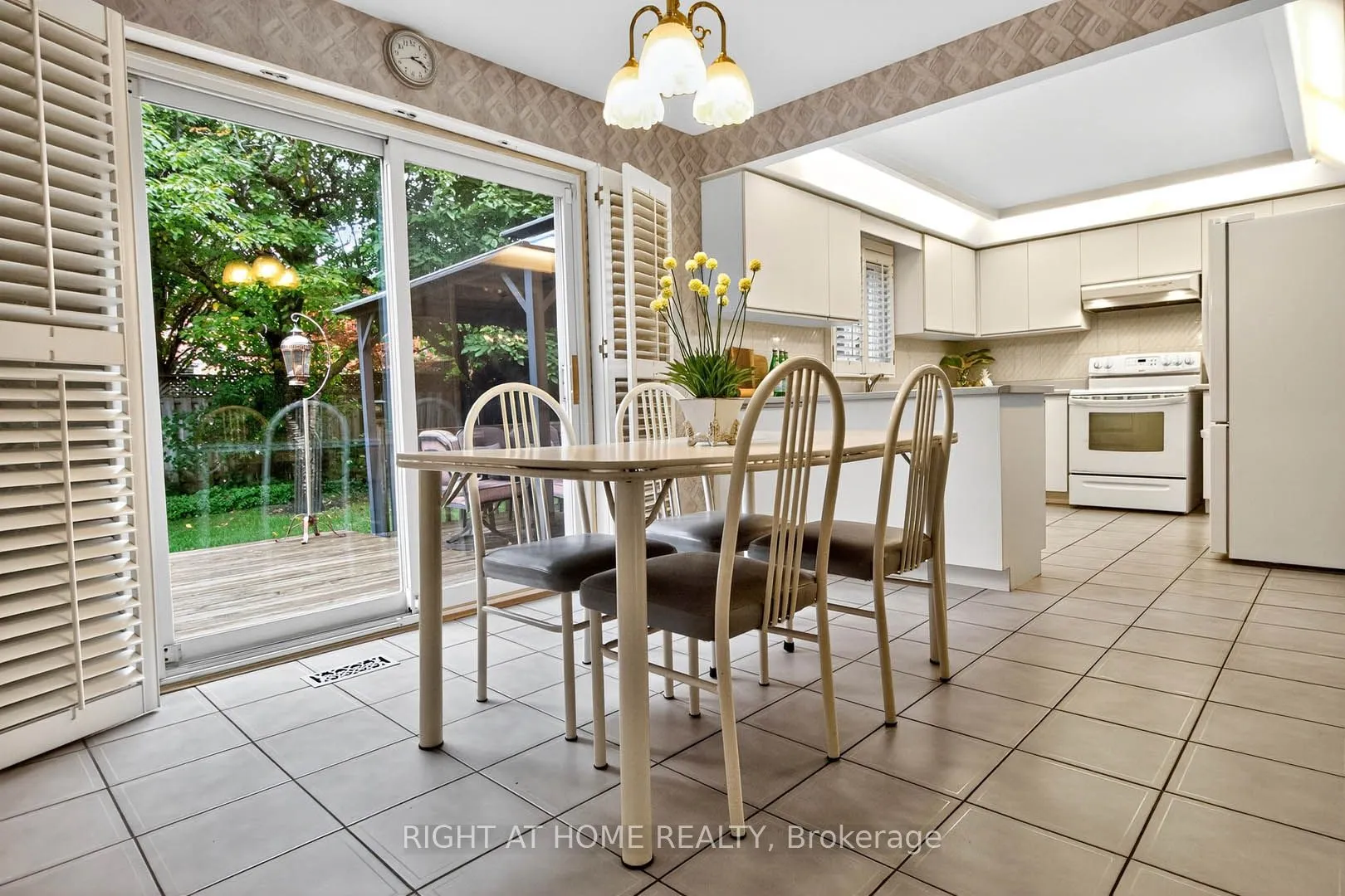 1084 Grandeur Crescent