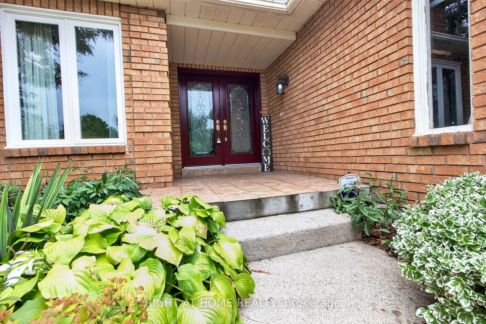 1084 Grandeur Crescent