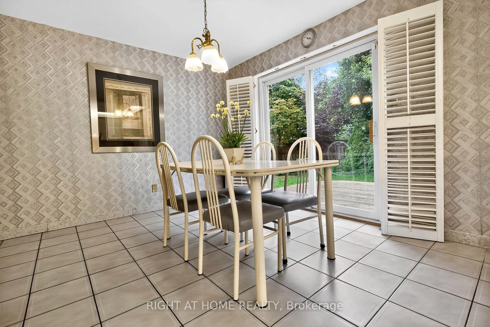 1084 Grandeur Crescent