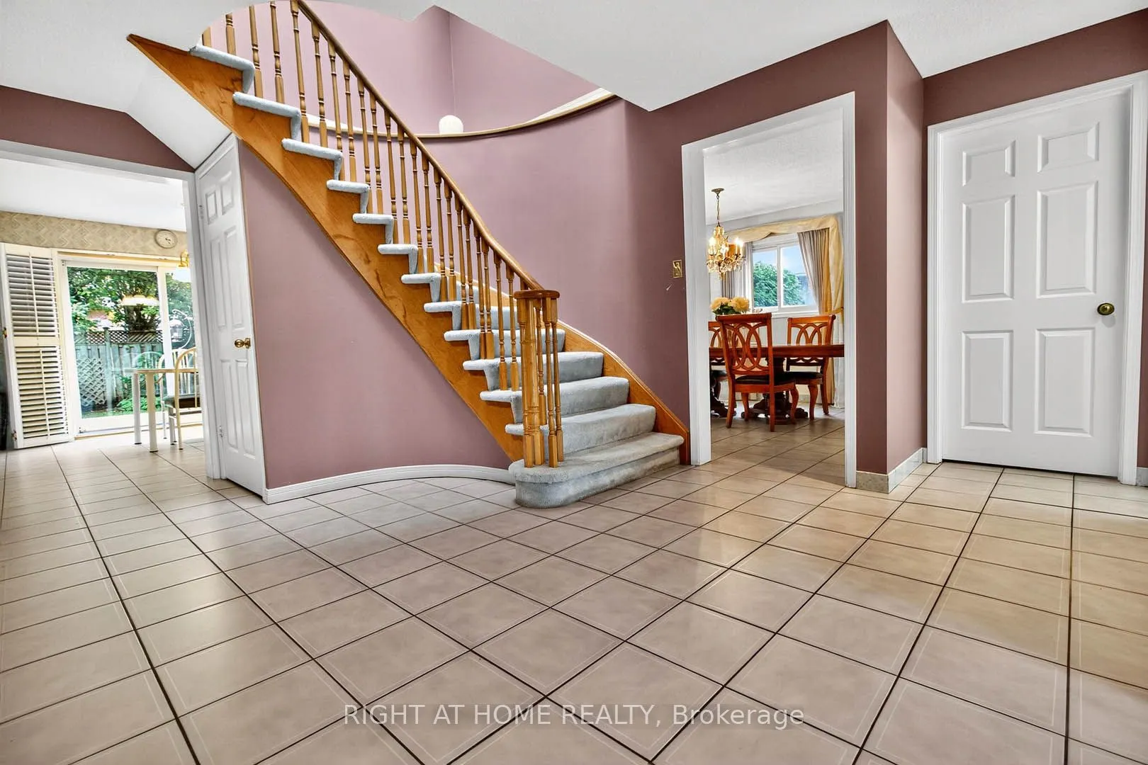 1084 Grandeur Crescent