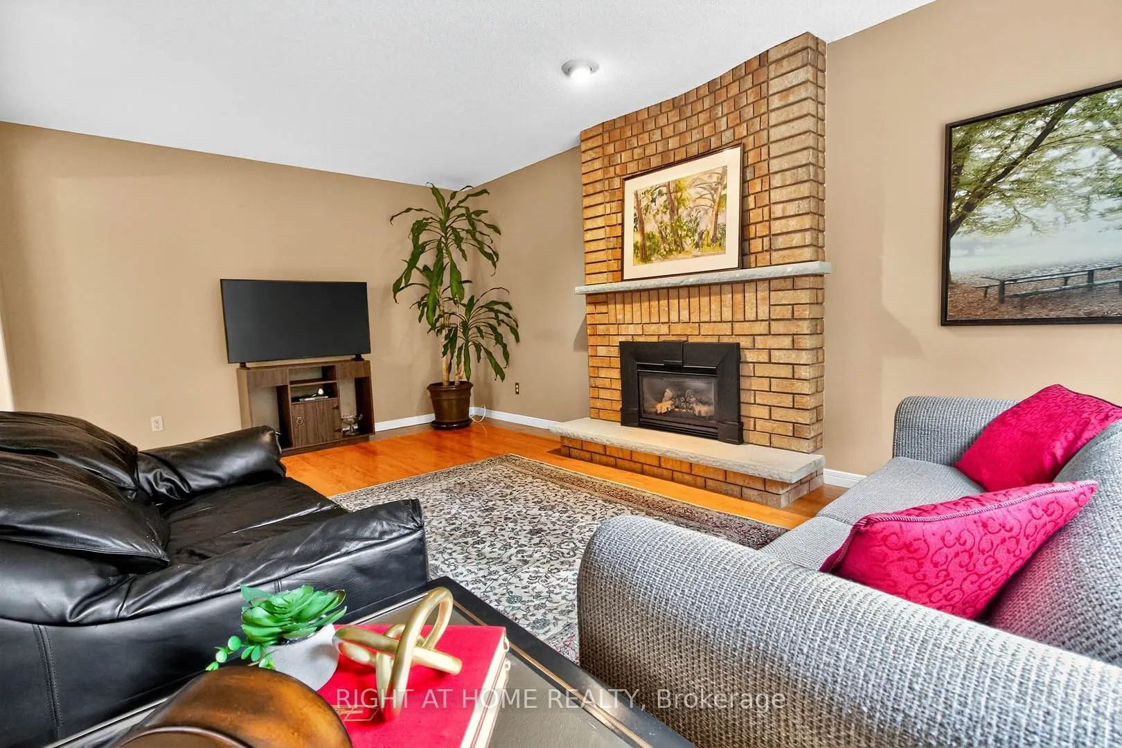 1084 Grandeur Crescent