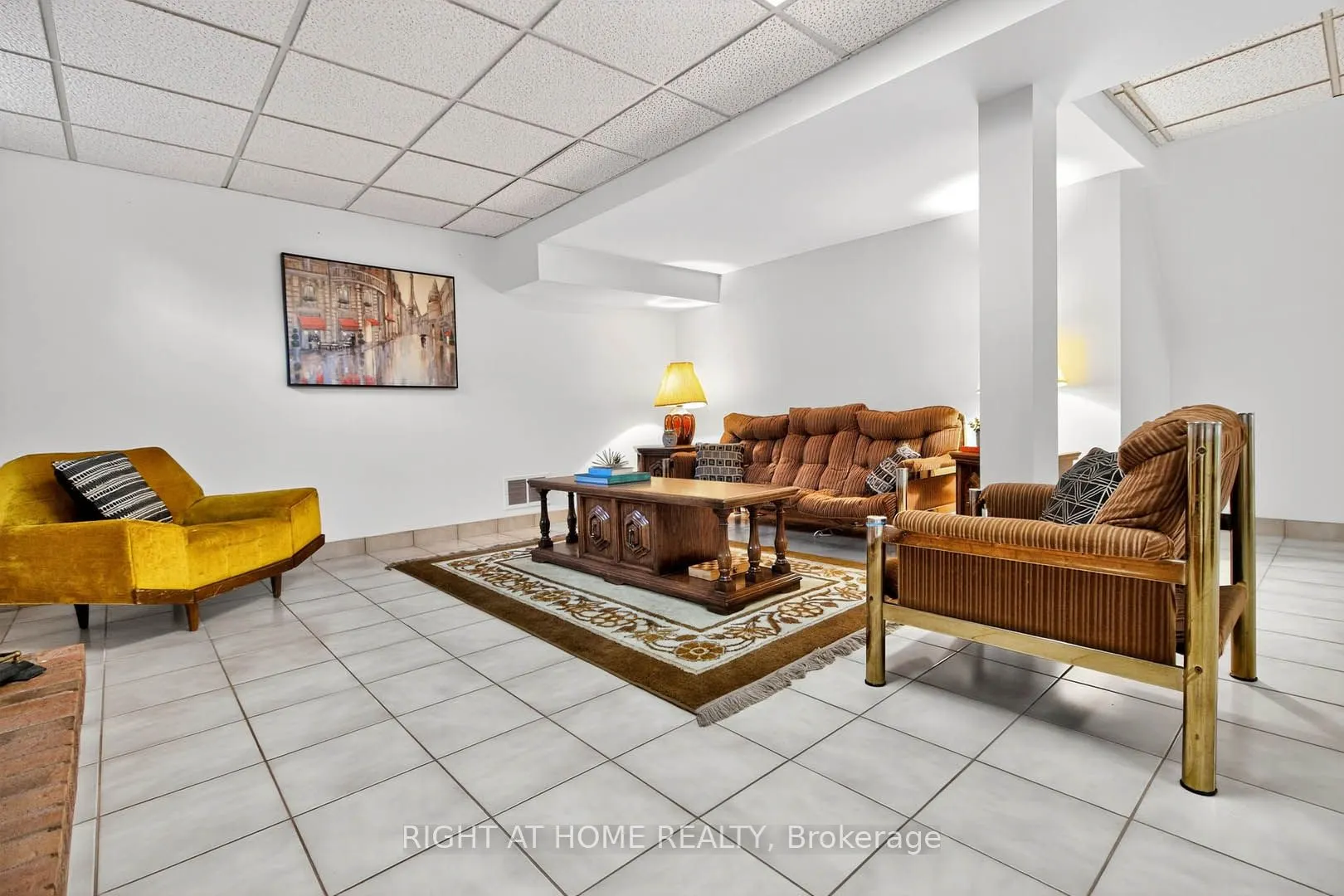 1084 Grandeur Crescent
