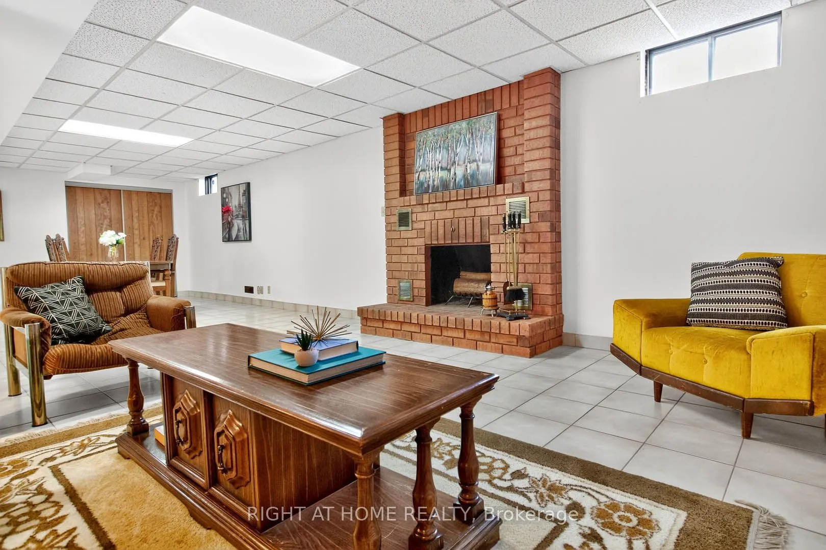 1084 Grandeur Crescent