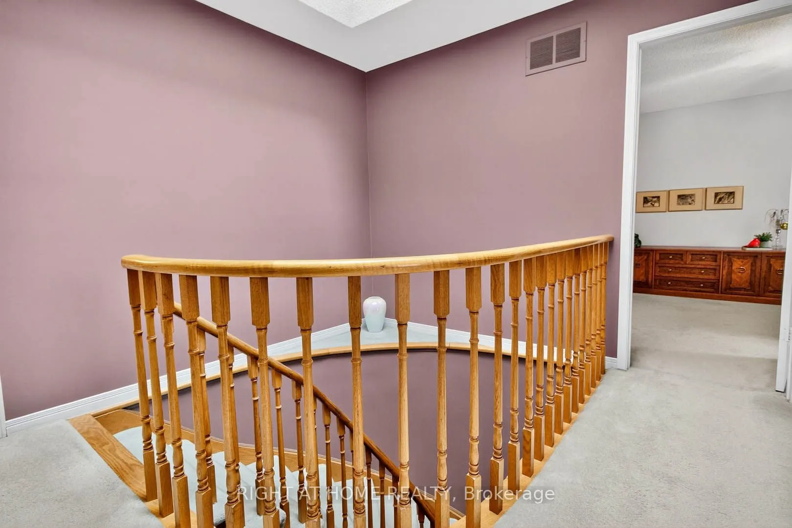 1084 Grandeur Crescent
