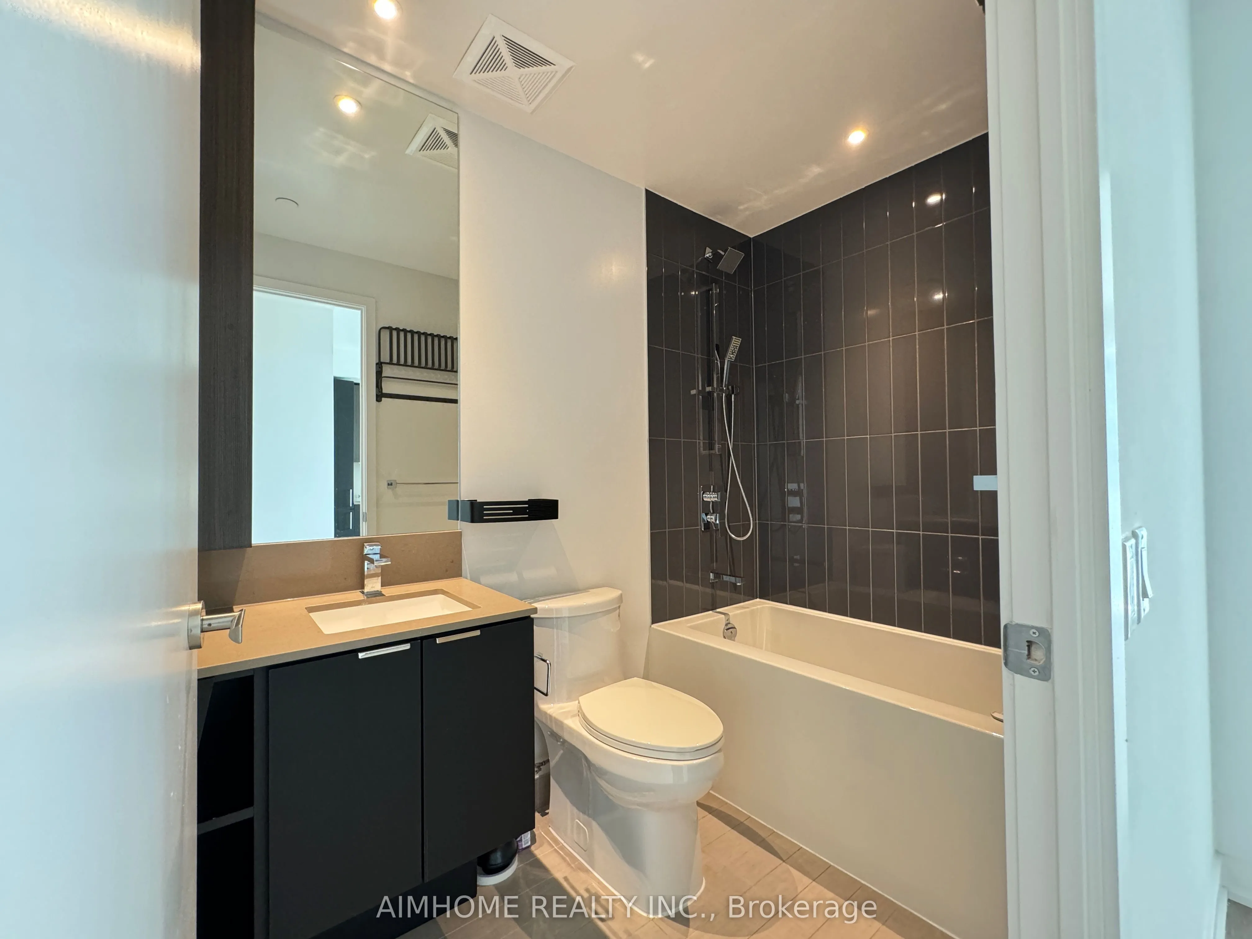 3883 Quartz Road, #3902