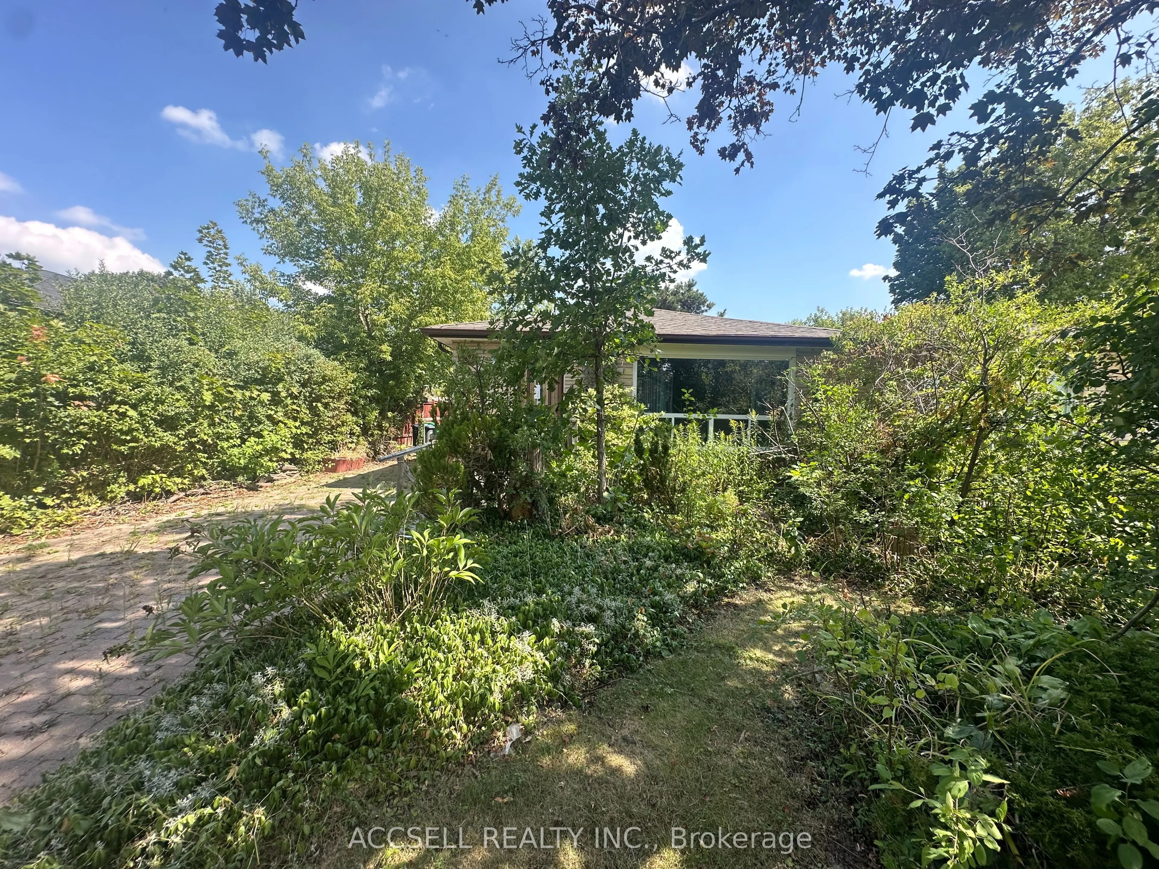 137 Earnscliffe Circle