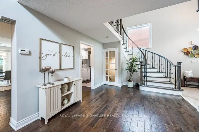 6874 Lisgar Drive