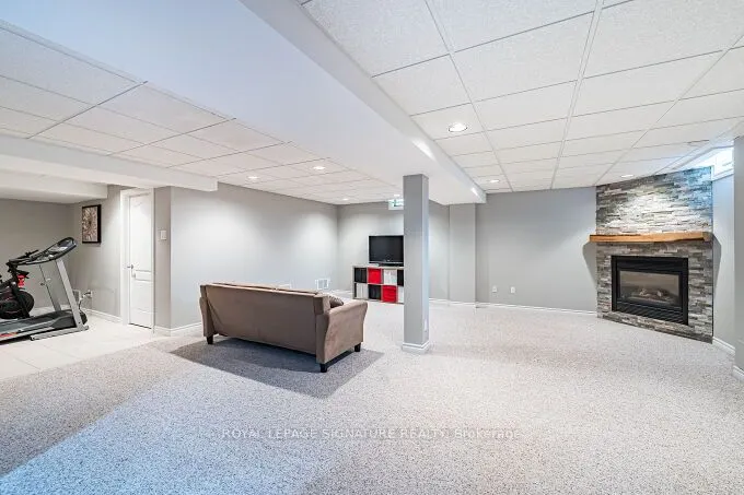 6874 Lisgar Drive