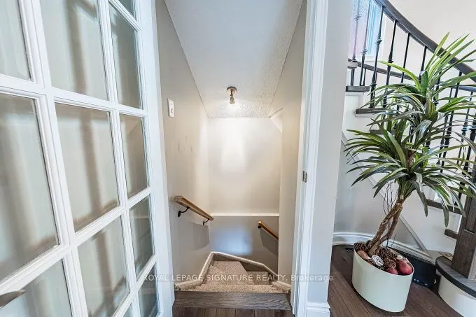 6874 Lisgar Drive