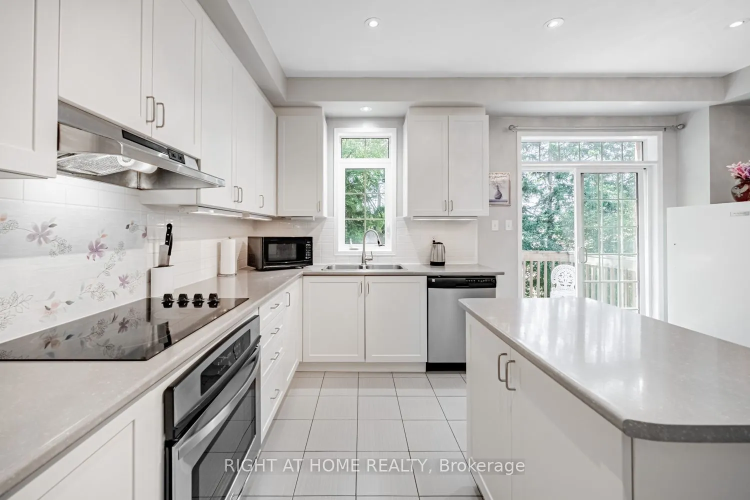 33 Promenade Trail