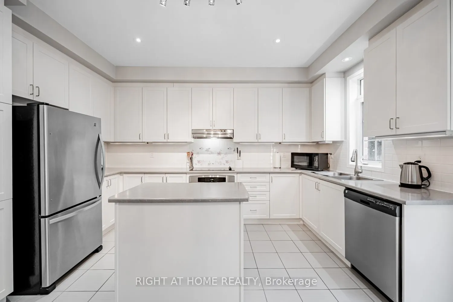 33 Promenade Trail
