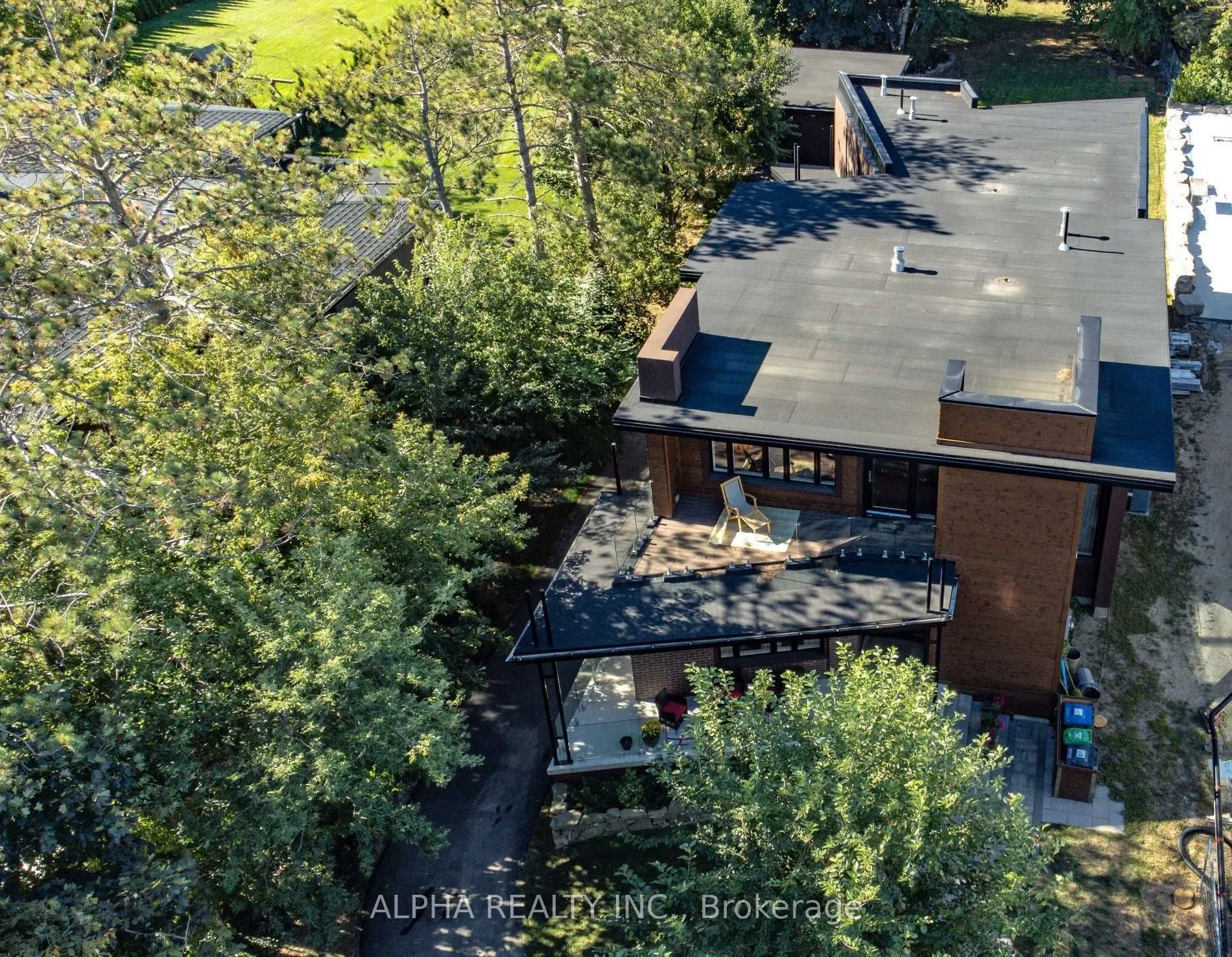 1436 Haig Boulevard