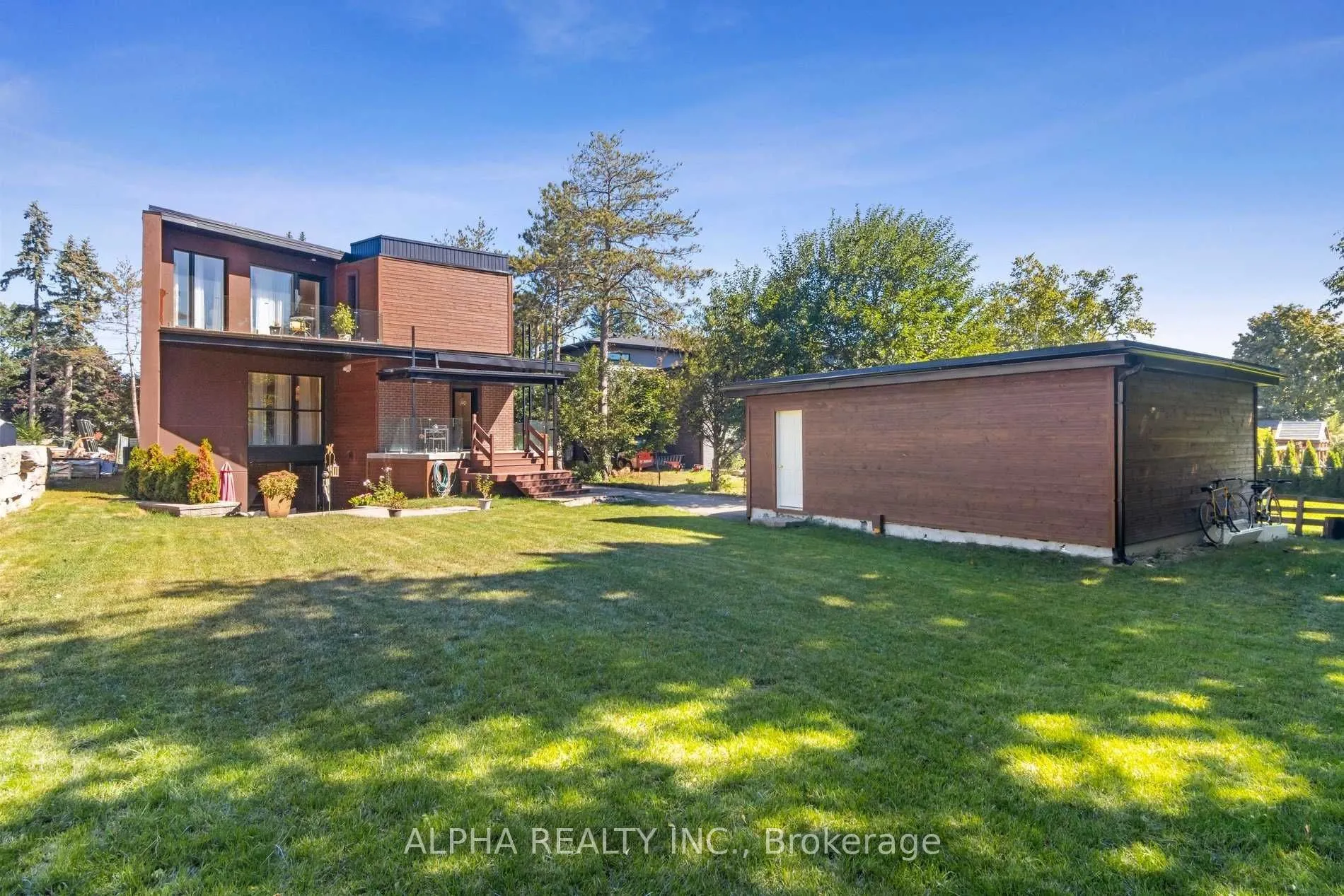 1436 Haig Boulevard