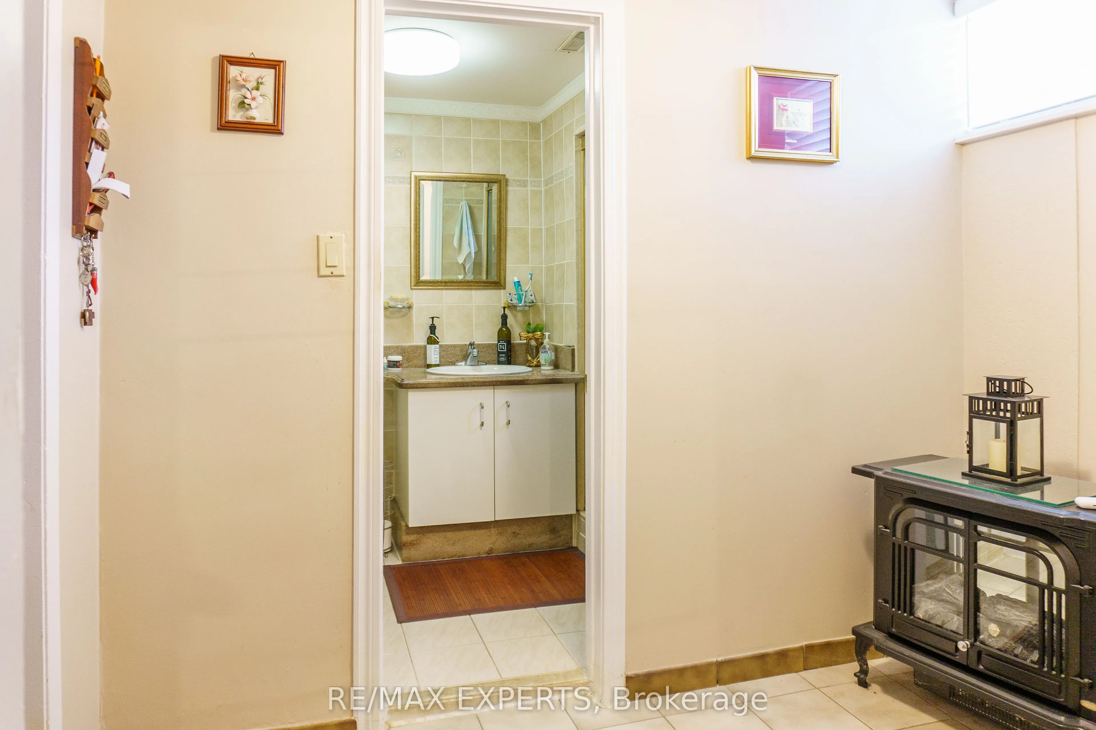 8 Charrington Crescent