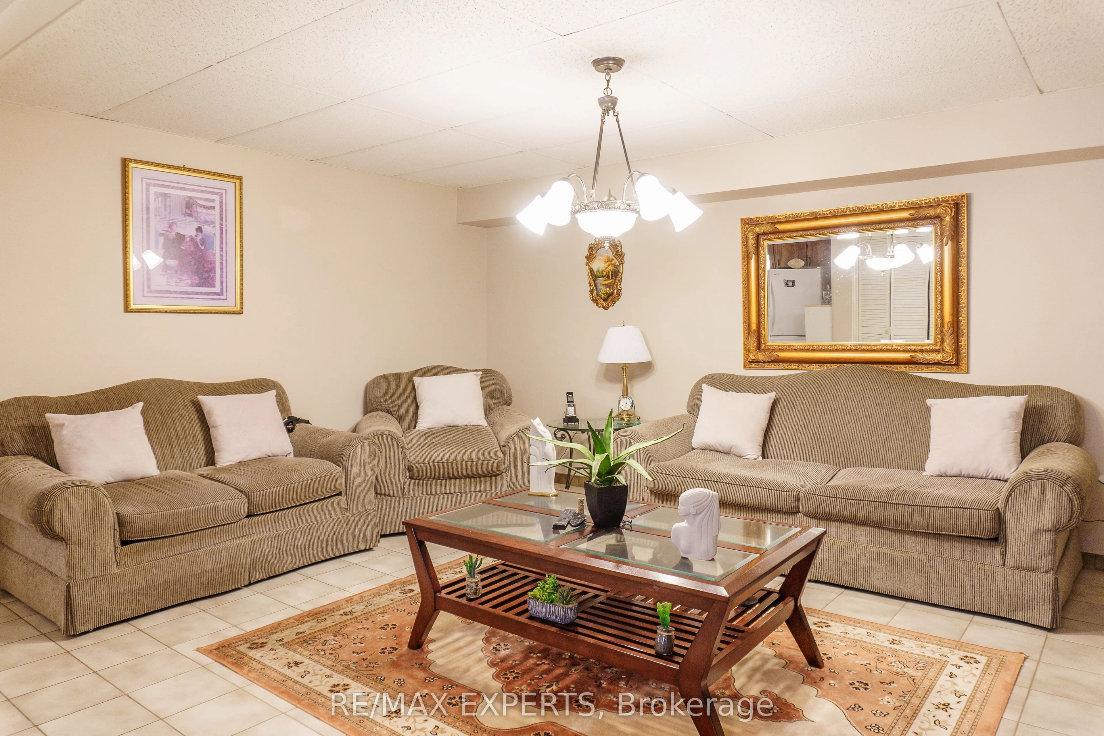 8 Charrington Crescent