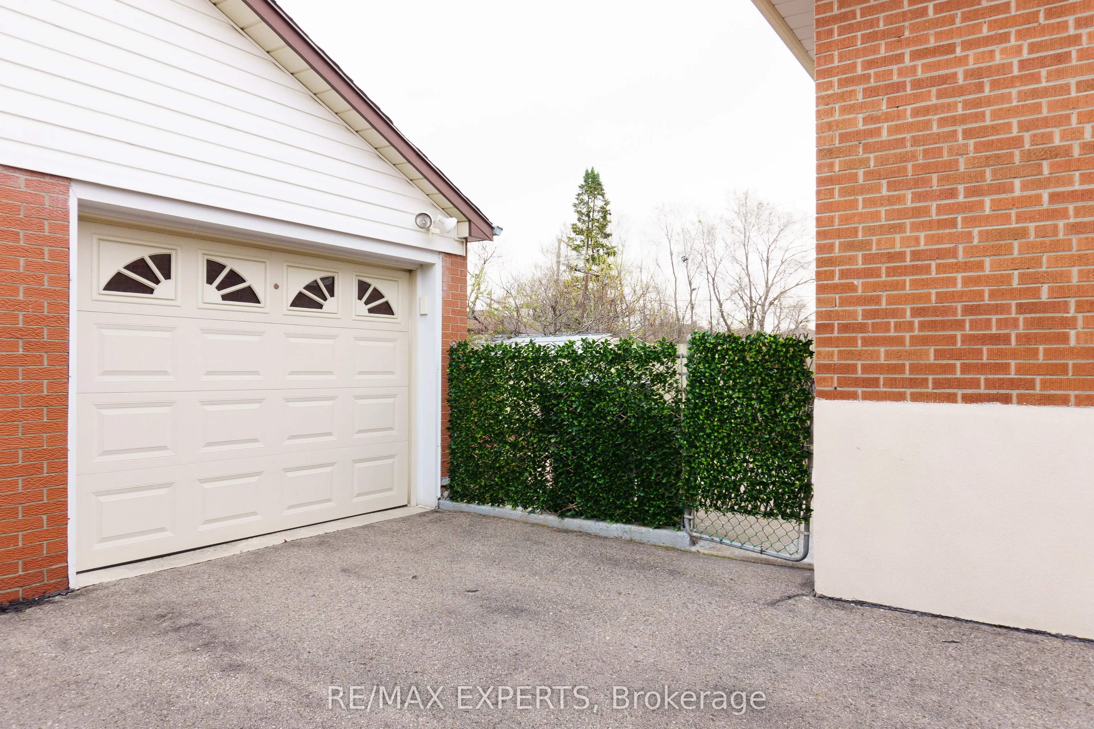 8 Charrington Crescent