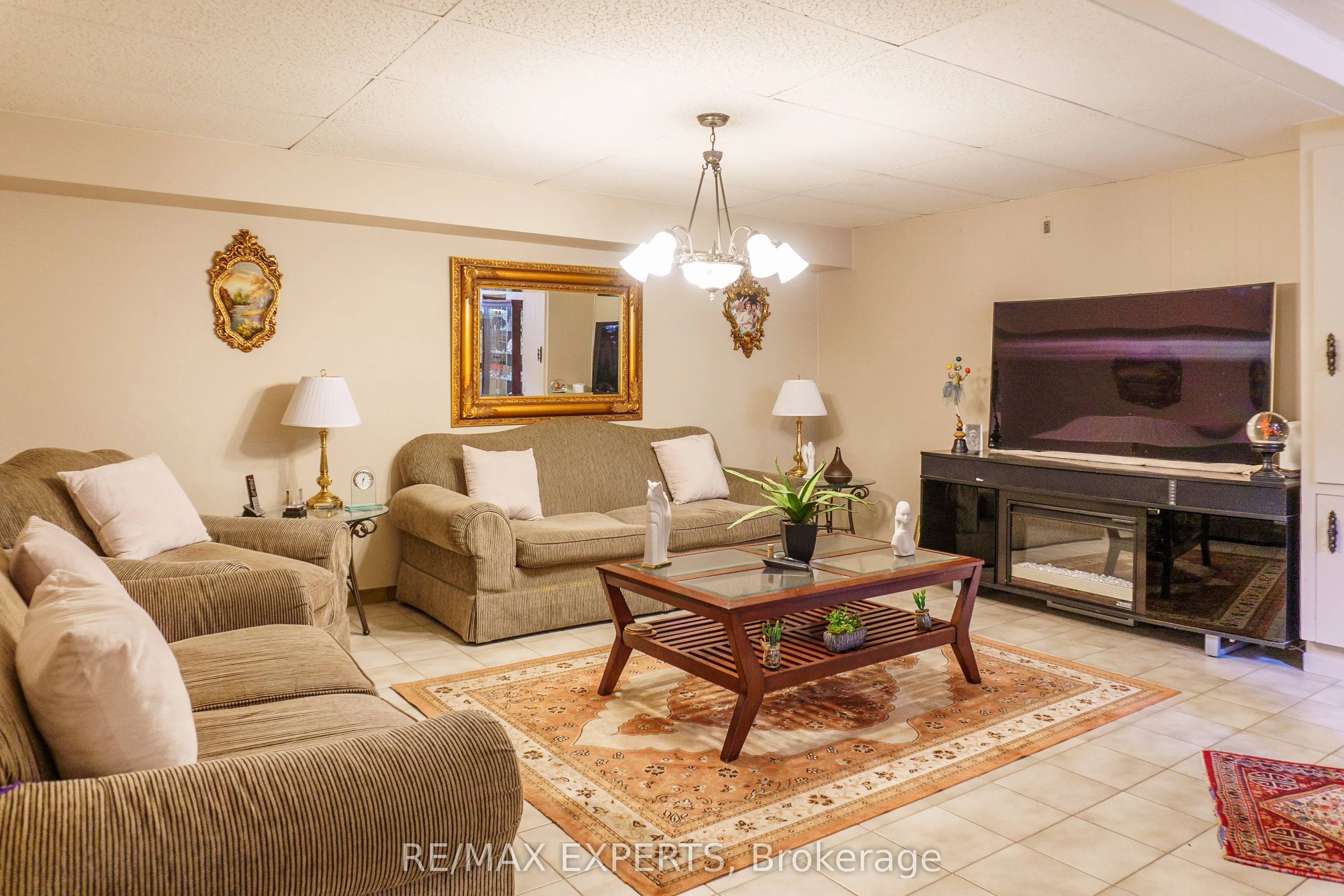 8 Charrington Crescent