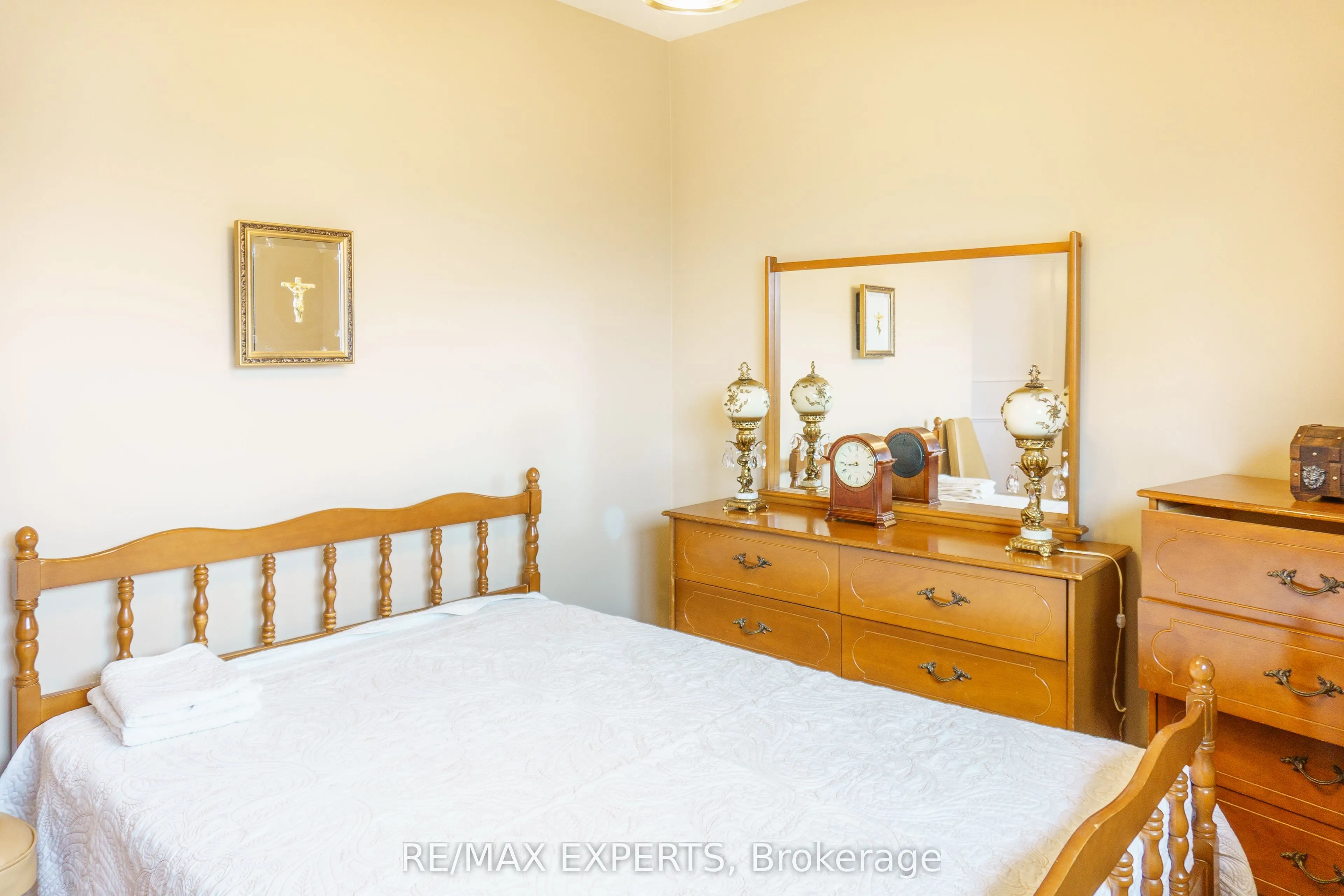8 Charrington Crescent