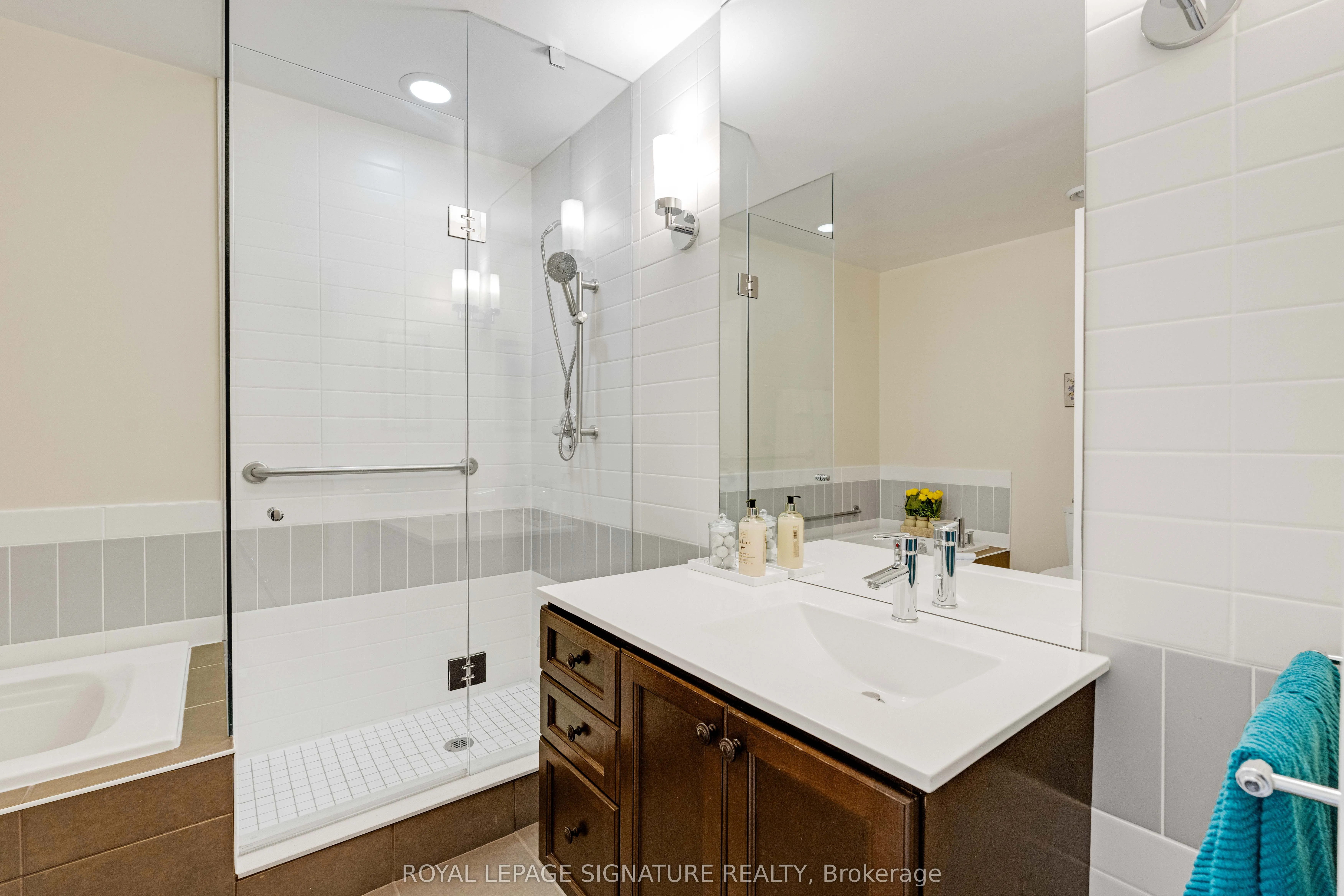 1 Hurontario Street, #1901