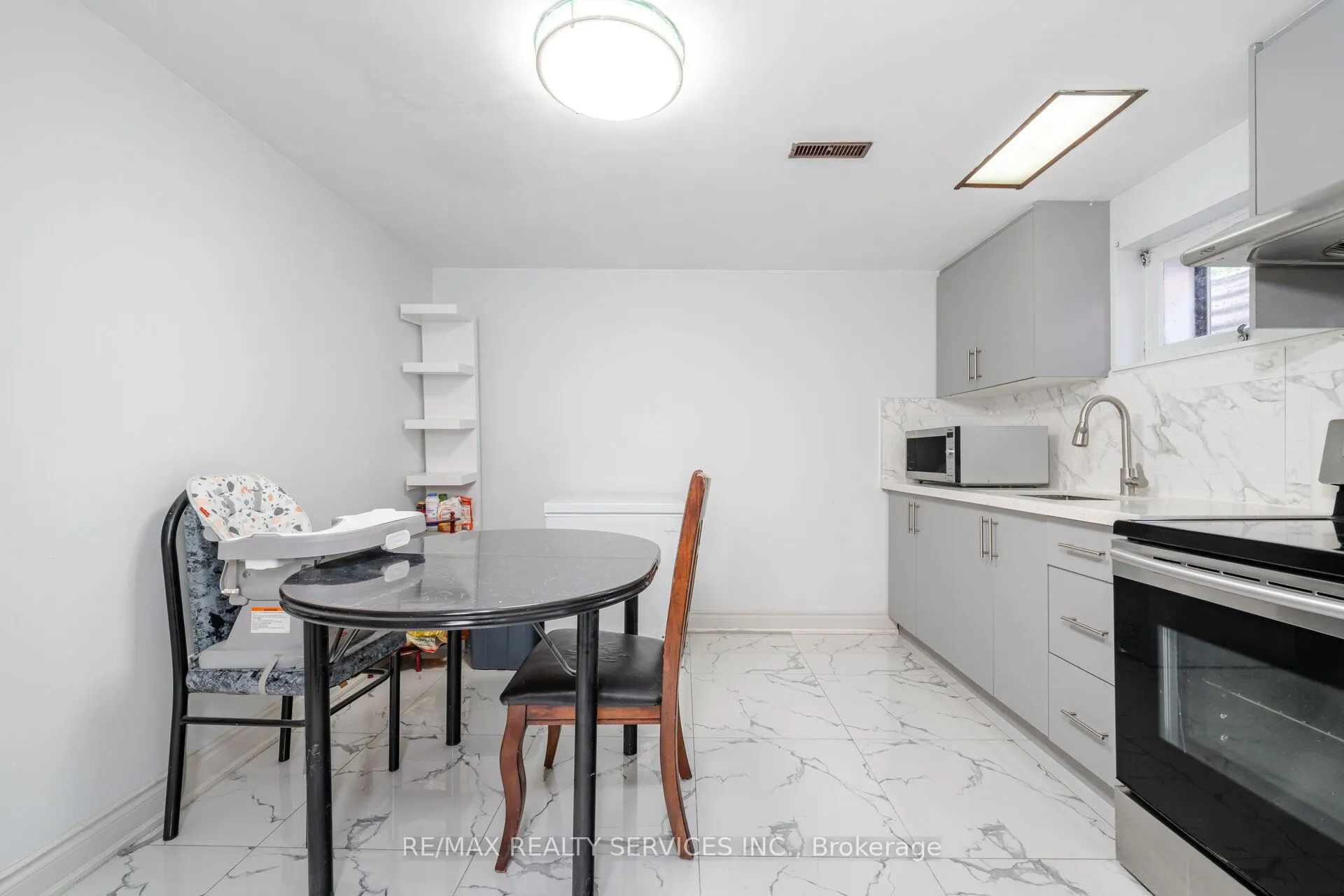 139 Rutherford Road N