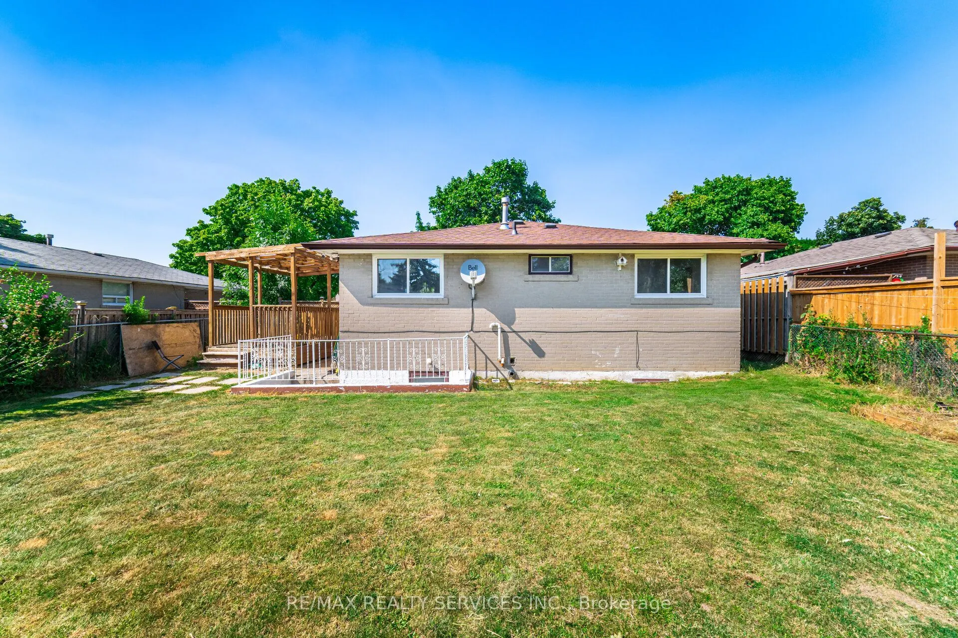 139 Rutherford Road N