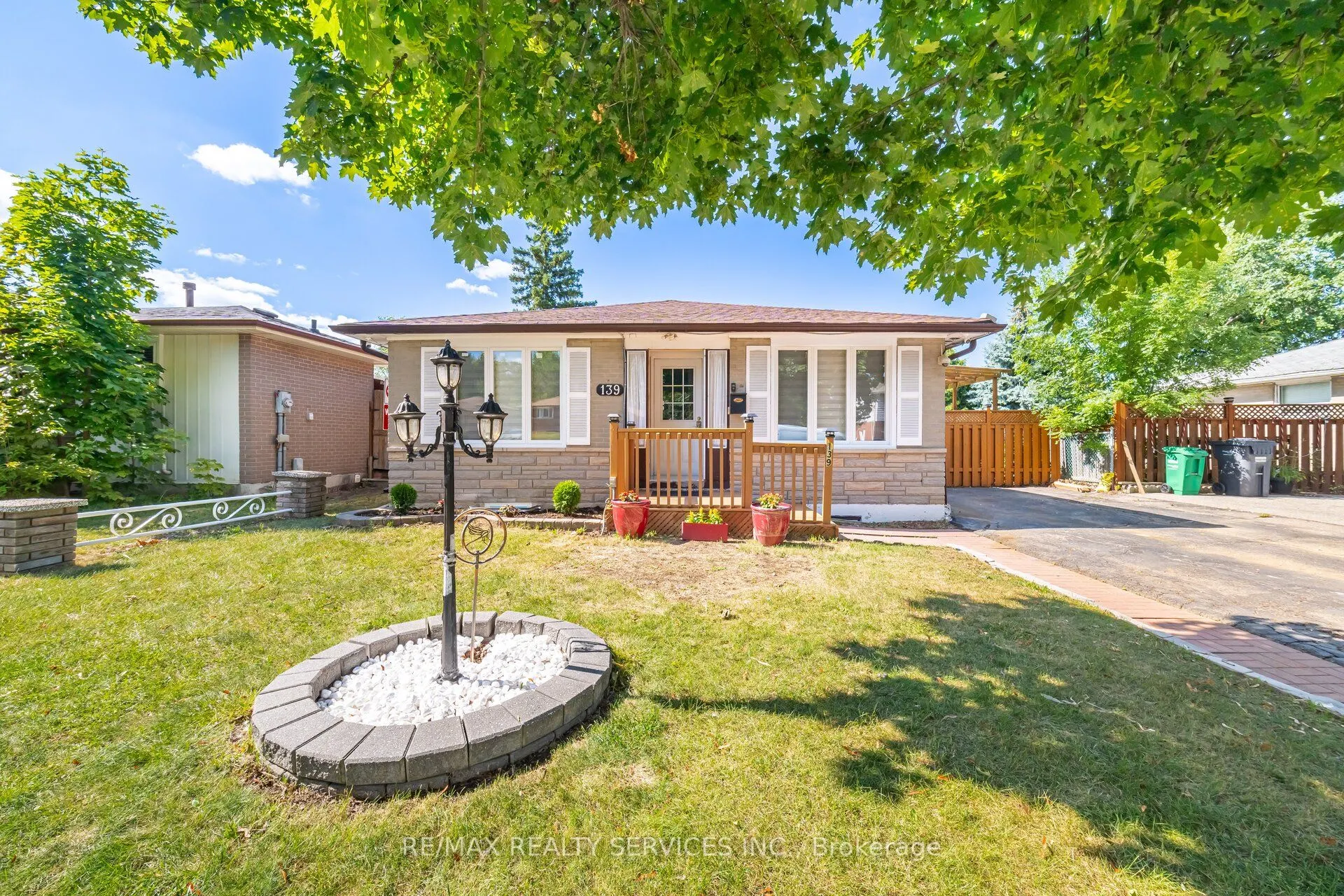 139 Rutherford Road N