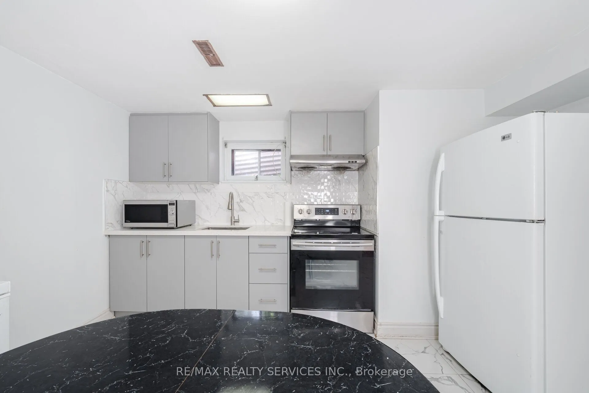 139 Rutherford Road N