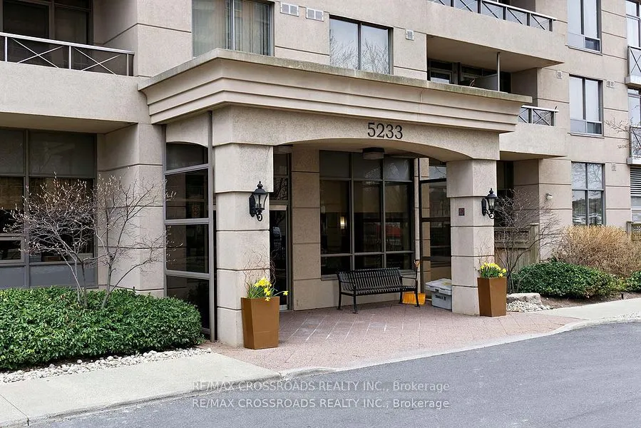 5233 Dundas Street W, #528