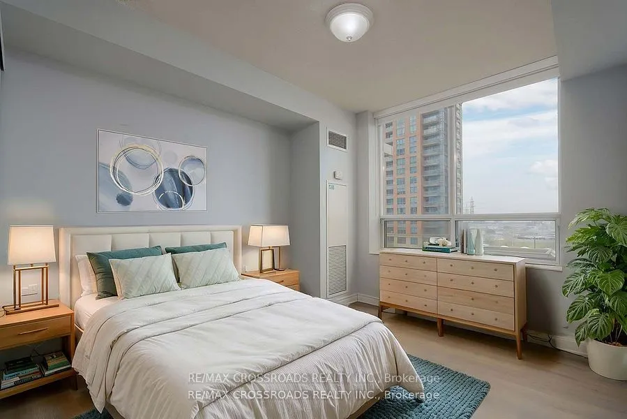 5233 Dundas Street W, #528
