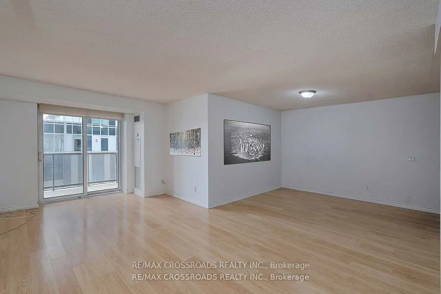 5233 Dundas Street W, #528