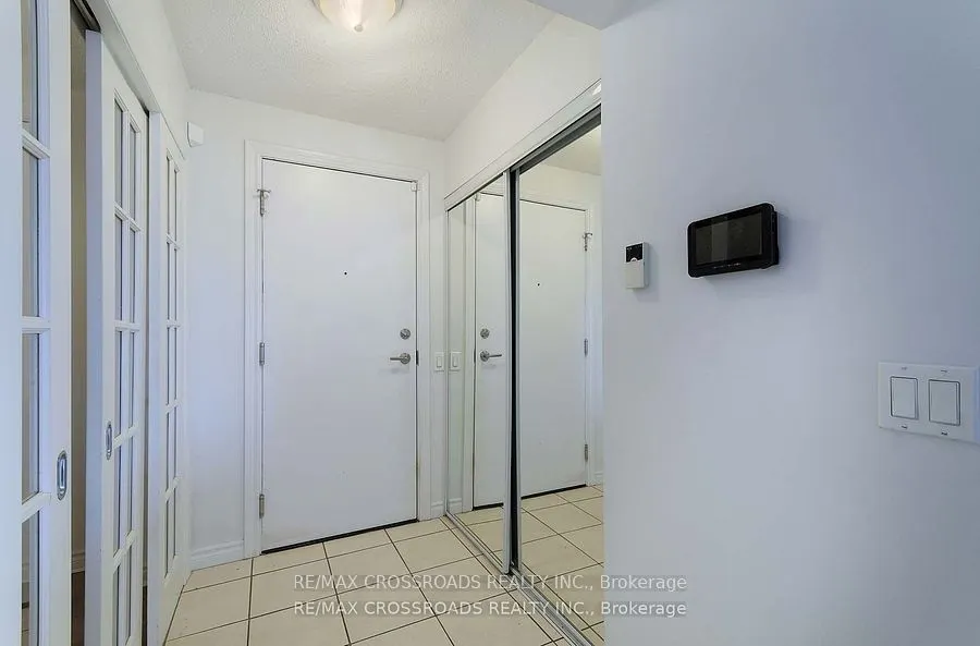 5233 Dundas Street W, #528