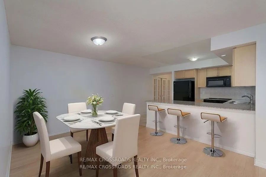 5233 Dundas Street W, #528