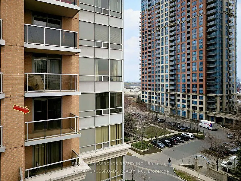 5233 Dundas Street W, #528