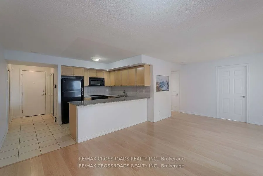 5233 Dundas Street W, #528