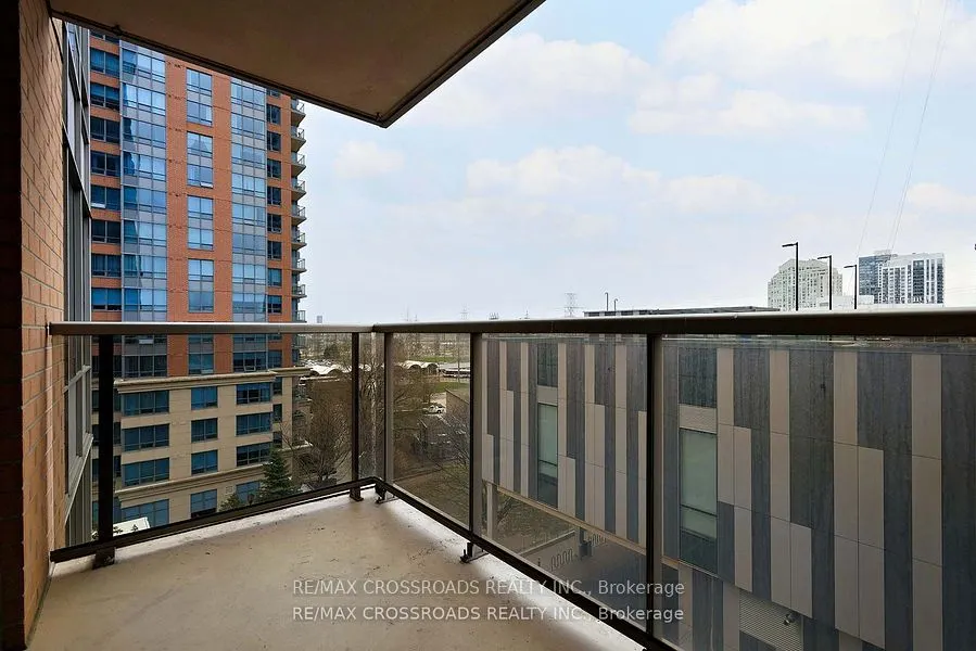5233 Dundas Street W, #528