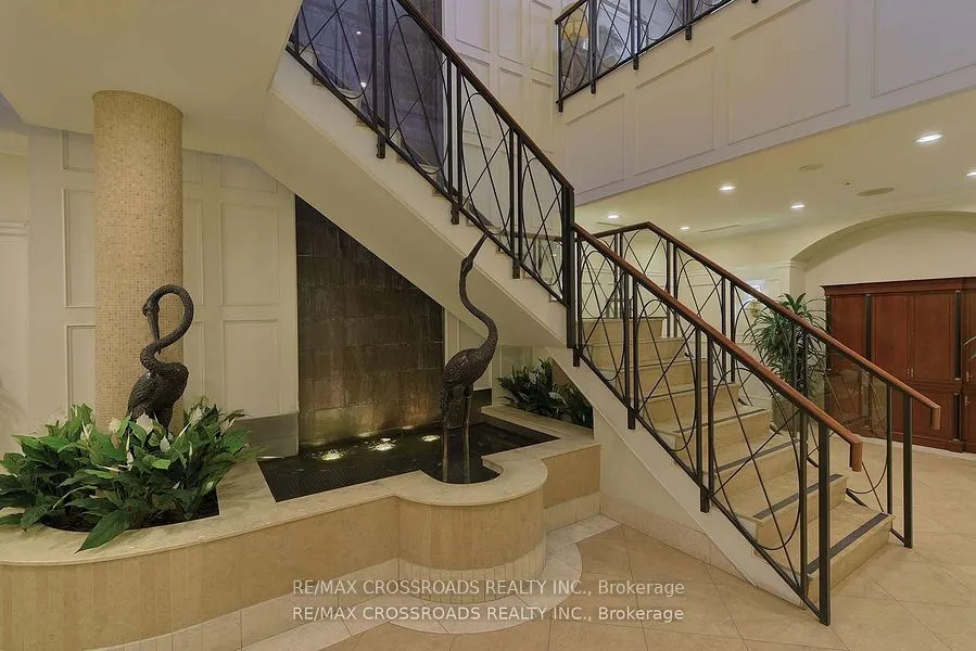 5233 Dundas Street W, #528