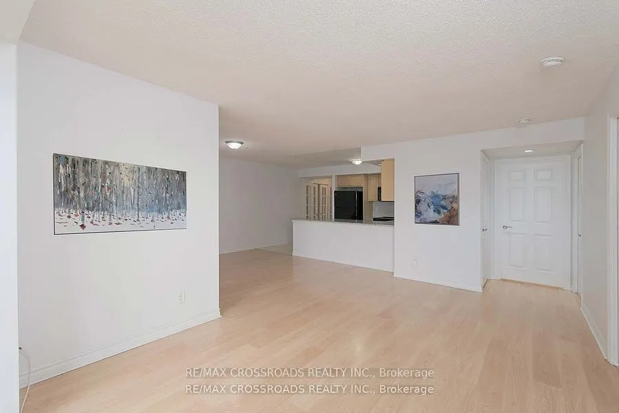 5233 Dundas Street W, #528