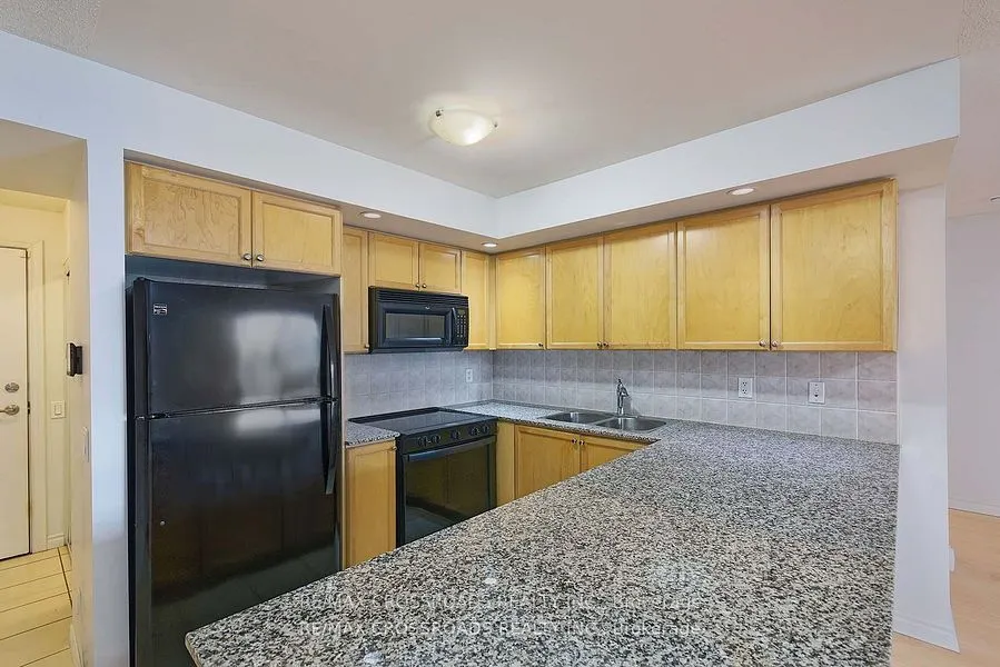 5233 Dundas Street W, #528