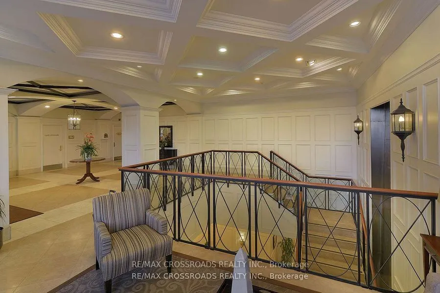 5233 Dundas Street W, #528