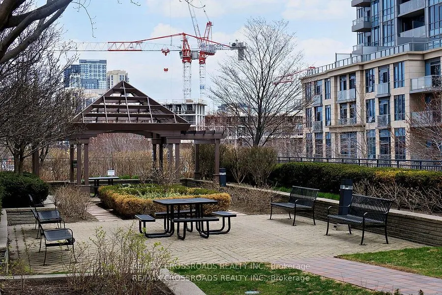5233 Dundas Street W, #528