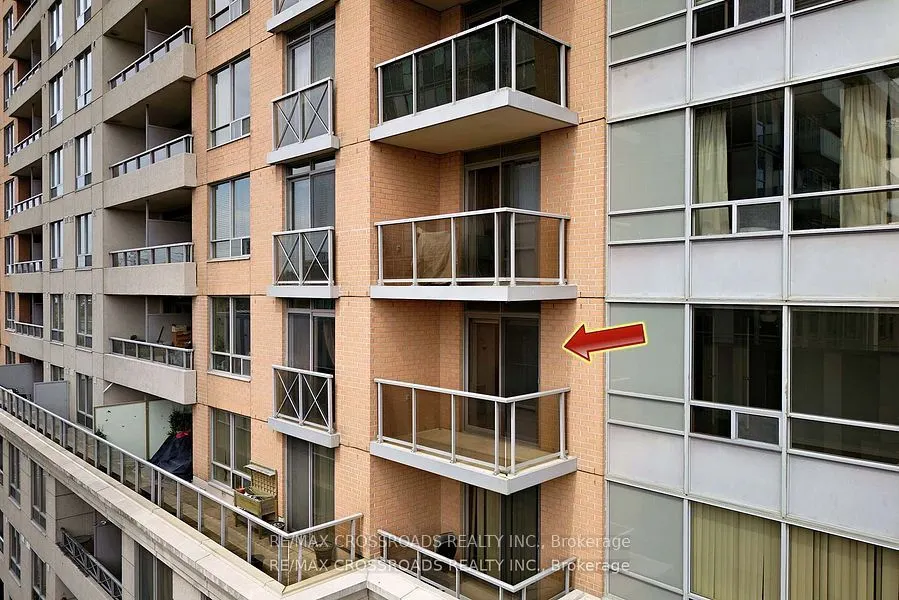 5233 Dundas Street W, #528