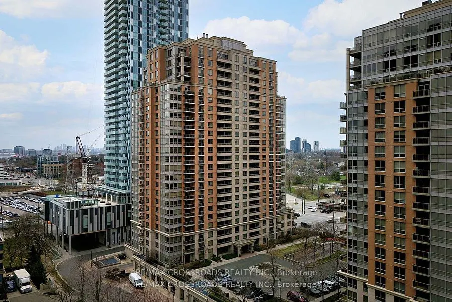 5233 Dundas Street W, #528