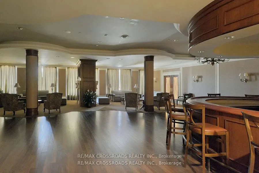 5233 Dundas Street W, #528