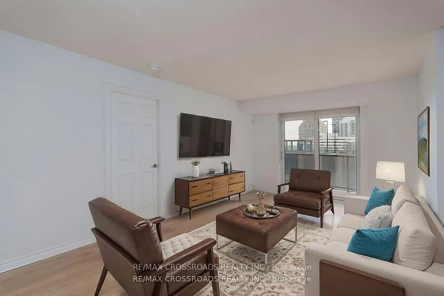 5233 Dundas Street W, #528