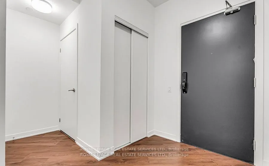 395 Dundas Street W, #317