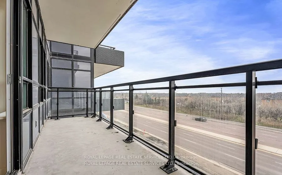 395 Dundas Street W, #317