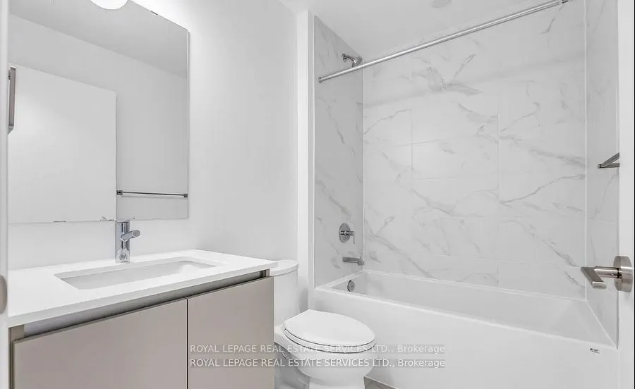 395 Dundas Street W, #317