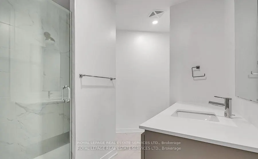 395 Dundas Street W, #317